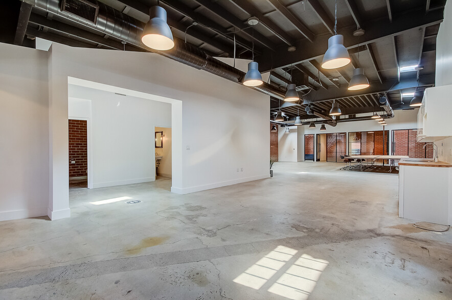 742 N Cahuenga Blvd, Los Angeles, CA for sale - Building Photo - Image 1 of 1