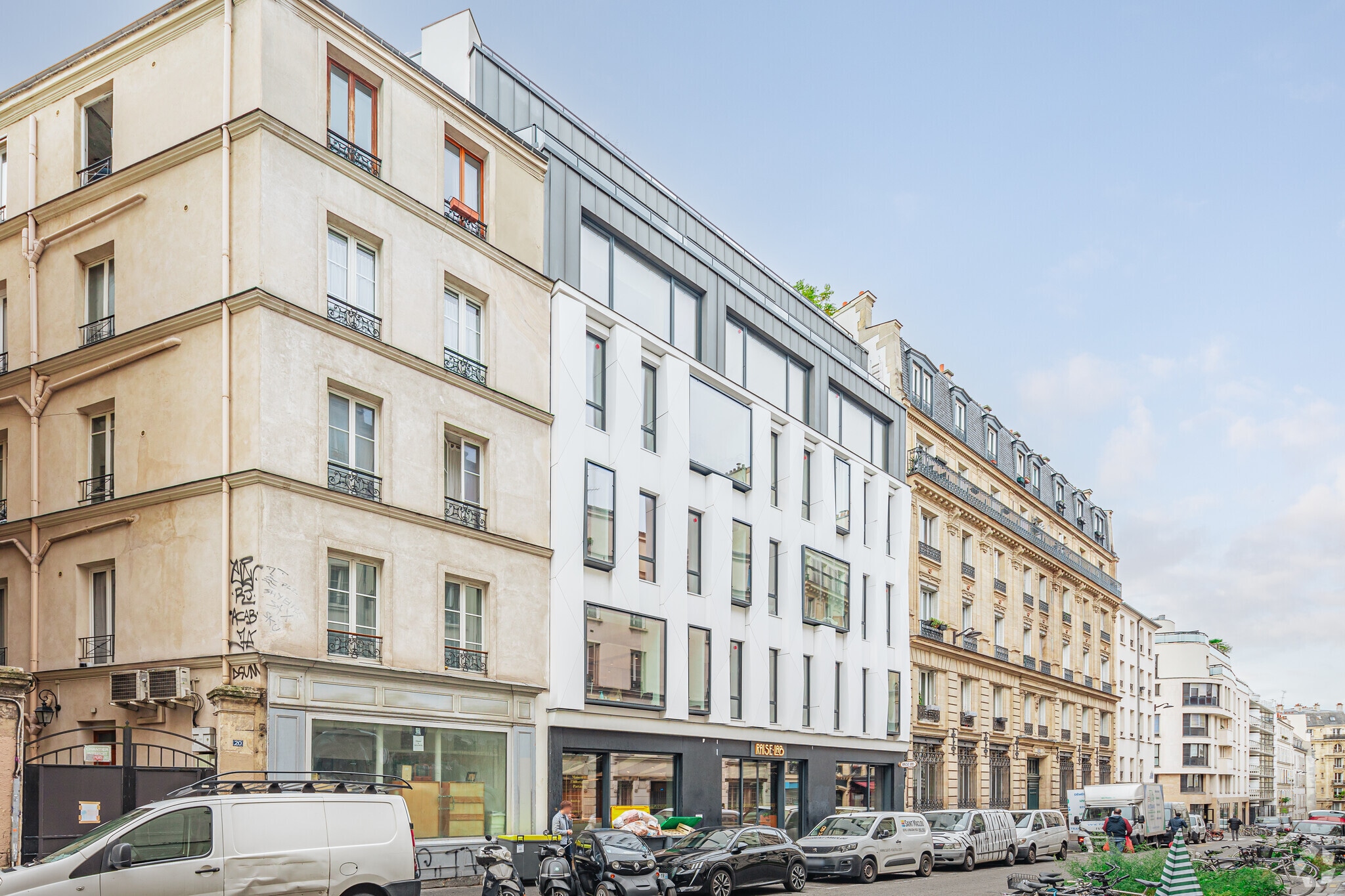 18 Rue De La Fontaine Au Roi, Paris for lease Primary Photo- Image 1 of 4