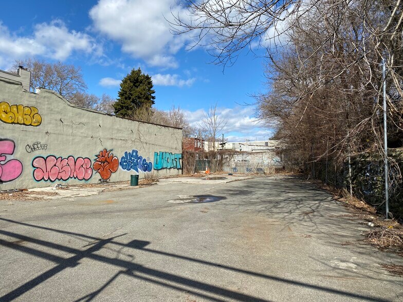 1115 Cypress Ave, Ridgewood, NY for sale - Building Photo - Image 1 of 1