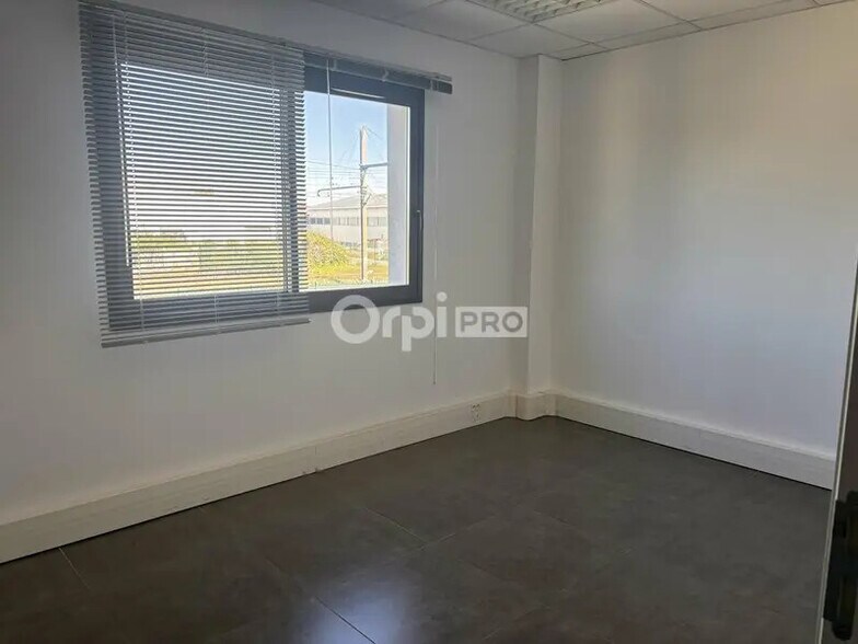 Office in Avignon for lease - Interior Photo - Image 2 of 7