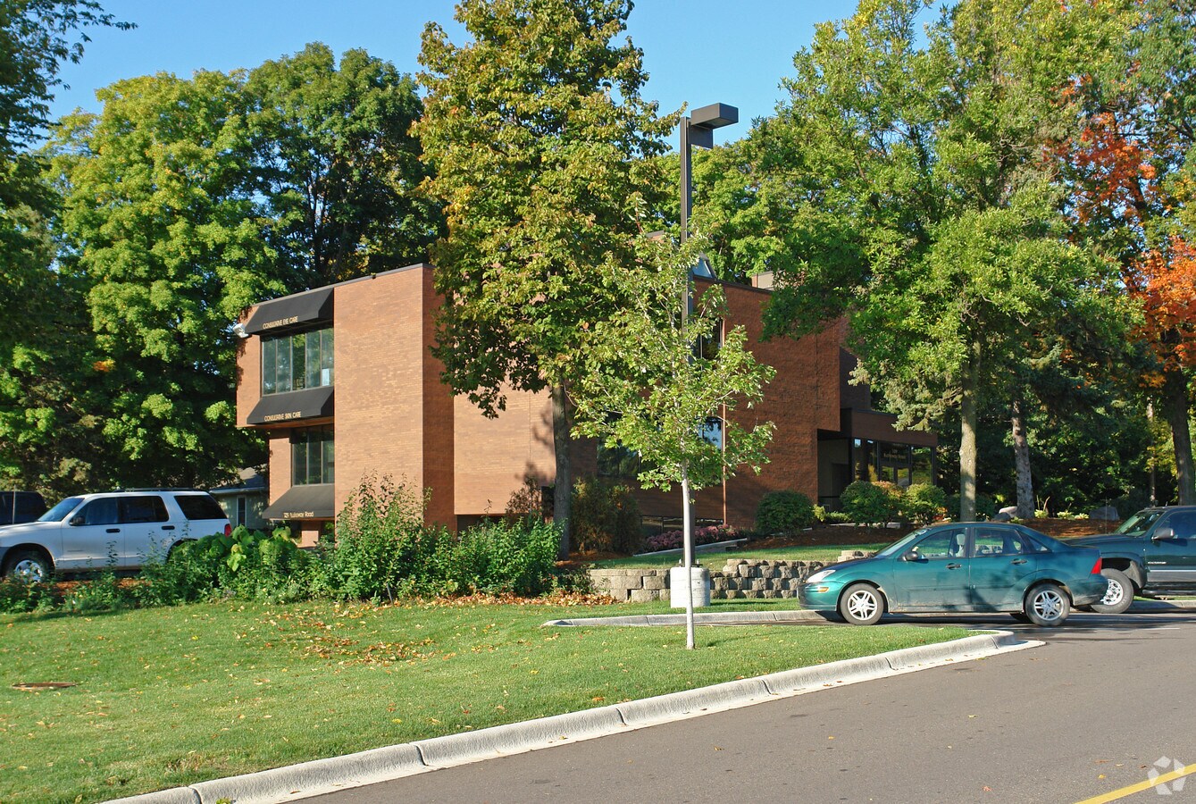 109 Bushaway Rd, Wayzata, MN 55391 Office for Lease