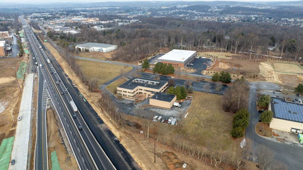 704 Haywood Dr, Exton, PA for sale - Building Photo - Image 2 of 4