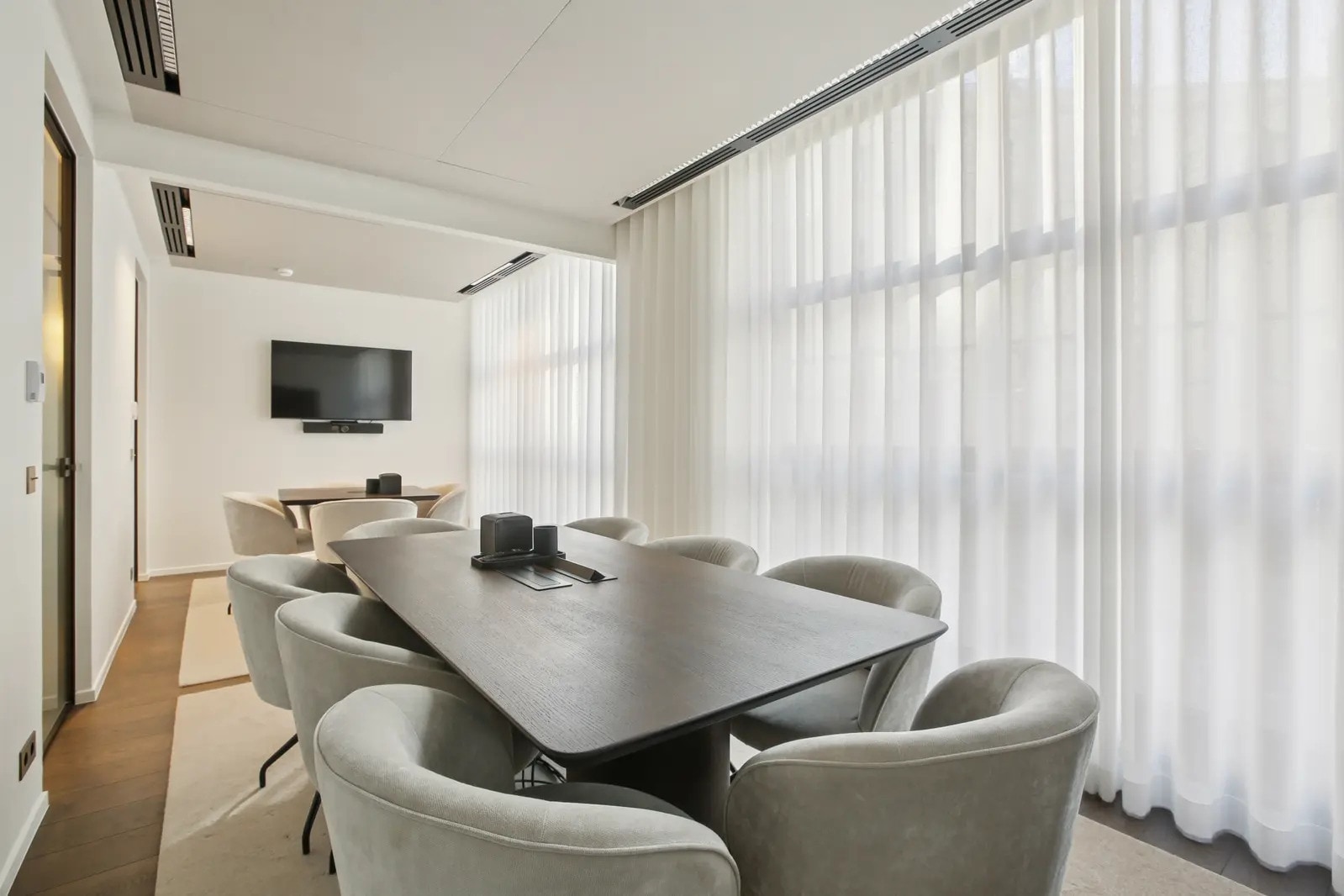 36 Avenue Raymond Poincaré, Paris for lease Building Photo- Image 1 of 10