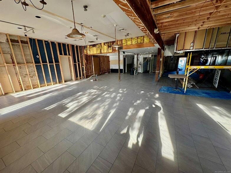 1205 Main St, Branford, CT for lease - Building Photo - Image 3 of 8