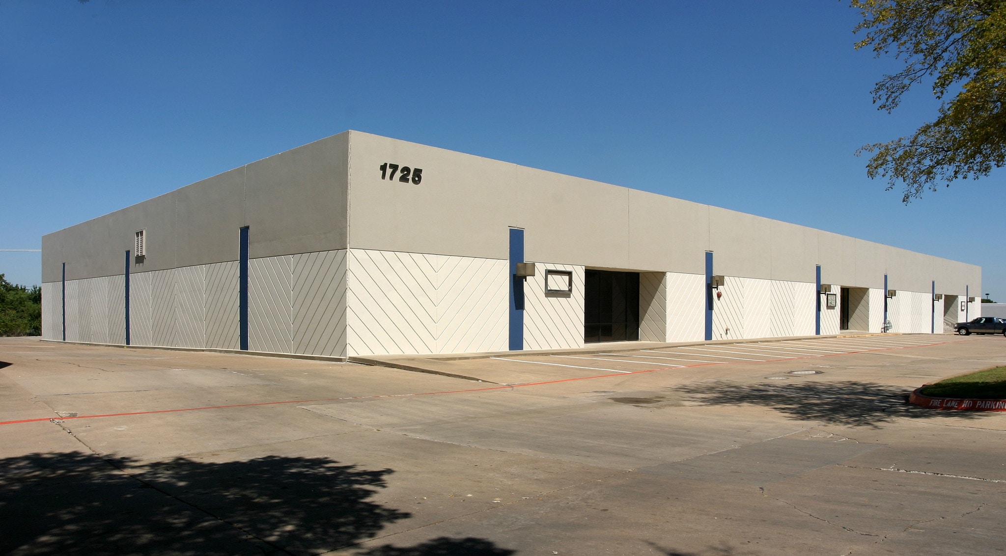 1725 Hurd Dr, Irving, TX for lease Primary Photo- Image 1 of 3