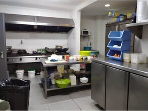 Retail in Barcelona, Barcelona for lease Interior Photo- Image 2 of 2