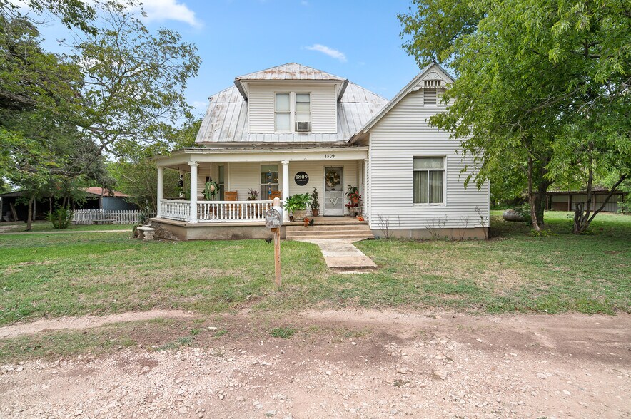 1809 Loop 332, Liberty Hill, TX 78642 1.17 Acres Zoned C2 in Liberty