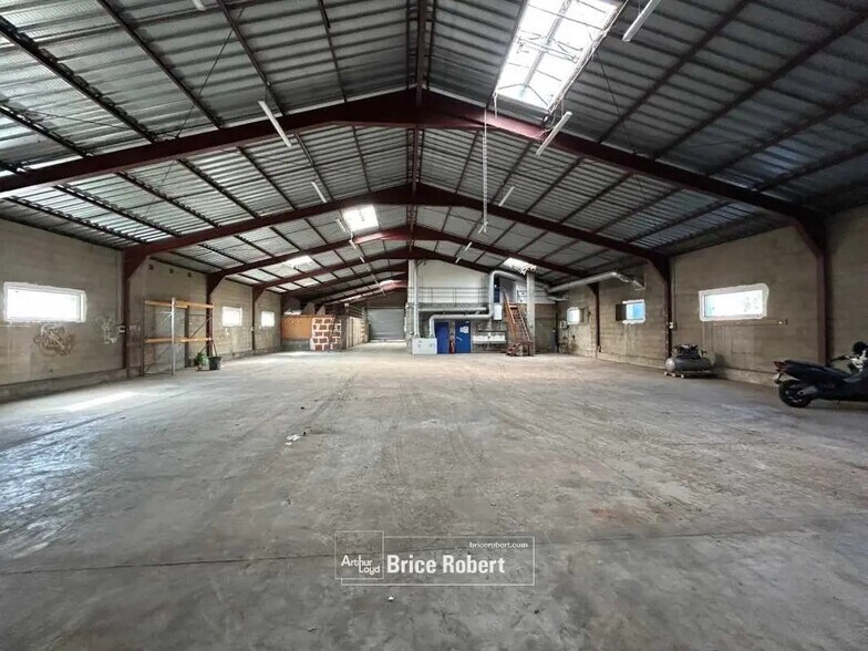 Flex in Irigny for lease - Interior Photo - Image 3 of 7