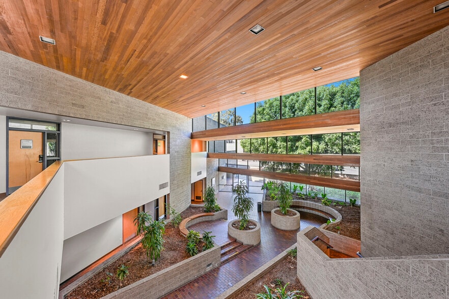 2095 W Vista Way, Vista, CA for sale - Building Photo - Image 1 of 7