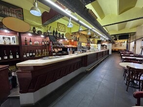 Retail in Barcelona, Barcelona for lease Interior Photo- Image 1 of 8