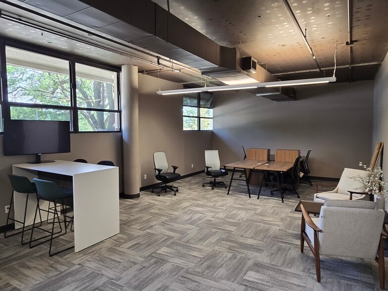 3122 Gillham Plz, Kansas City, MO for lease - Interior Photo - Image 3 of 14