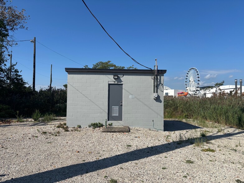 714 Paterson Ave, East Rutherford, NJ for lease - Building Photo - Image 2 of 8