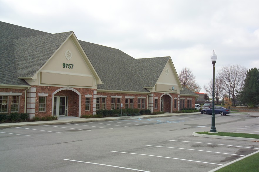 9757 Westpoint Dr, Indianapolis, IN for lease - Building Photo - Image 1 of 10