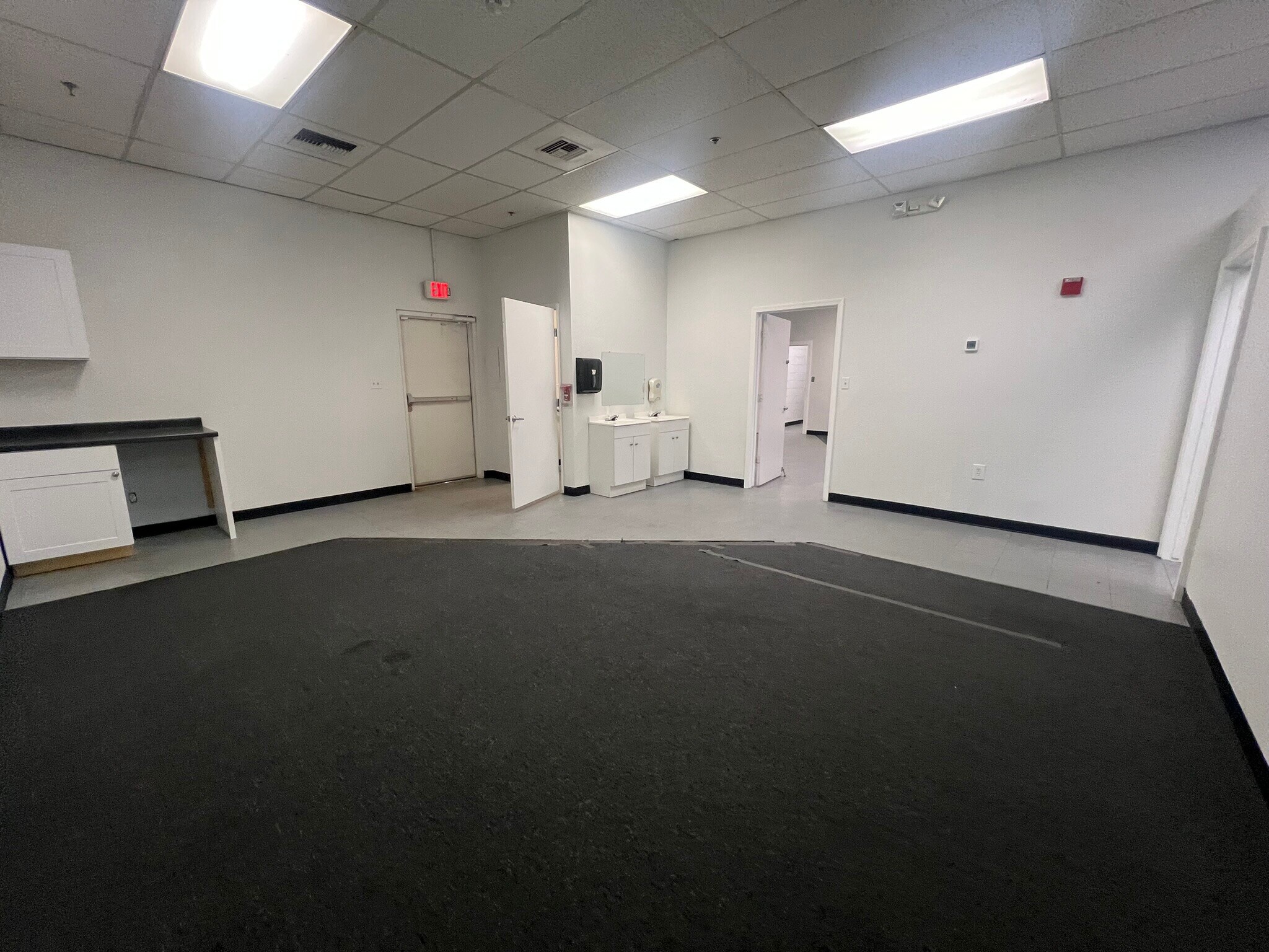 11001 N 99th Ave, Peoria, AZ for lease Interior Photo- Image 1 of 7