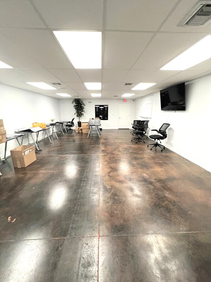 1202 Gary Ave, Ellenton, FL 34222 Investment Opportunity Flex