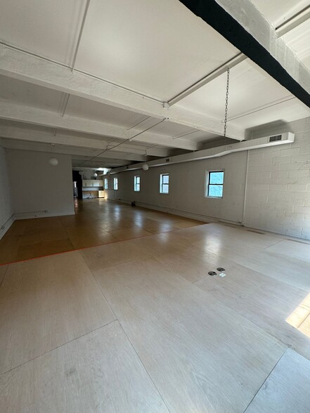 104 N 7th St, Brooklyn, NY for lease - Building Photo - Image 3 of 6