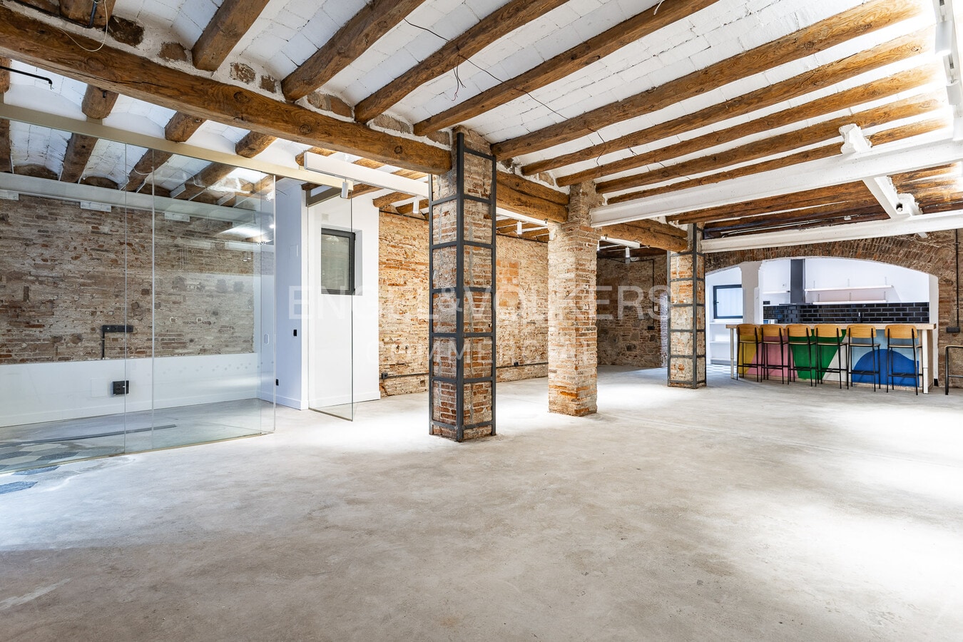 Barcelona, BAR 08005 - Unit 2 -  - Interior Photo - Image 2 of 40