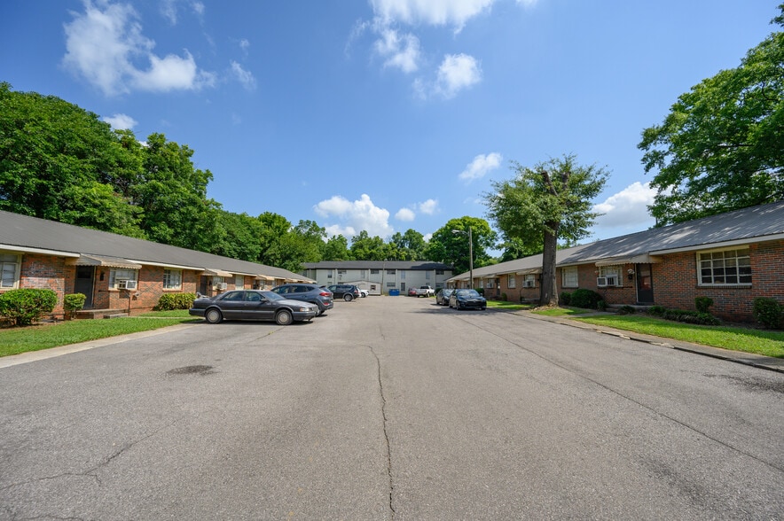 Portfolio of 3 Multifamily Properties portfolio of 3 properties for sale on LoopNet.com - Building Photo - Image 2 of 92