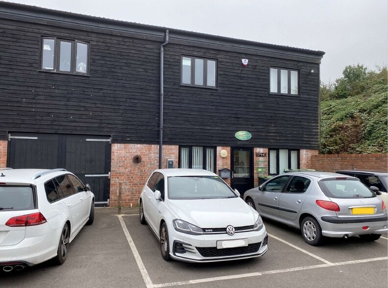 Parkway, Dorchester for lease - Primary Photo - Image 1 of 1