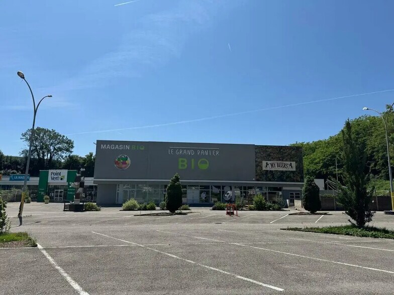 Retail in Golbey for lease - Building Photo - Image 2 of 12