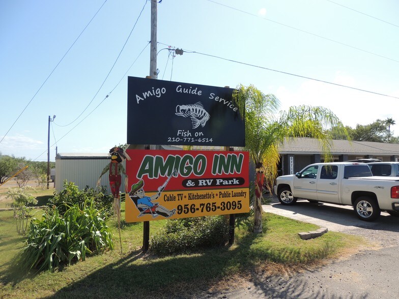 209 Lakeshore Dr, Zapata, TX 78076