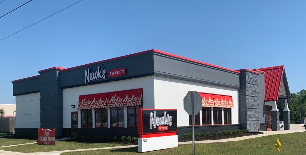 2212 Denny Ave, Pascagoula, MS for sale - Building Photo - Image 2 of 7