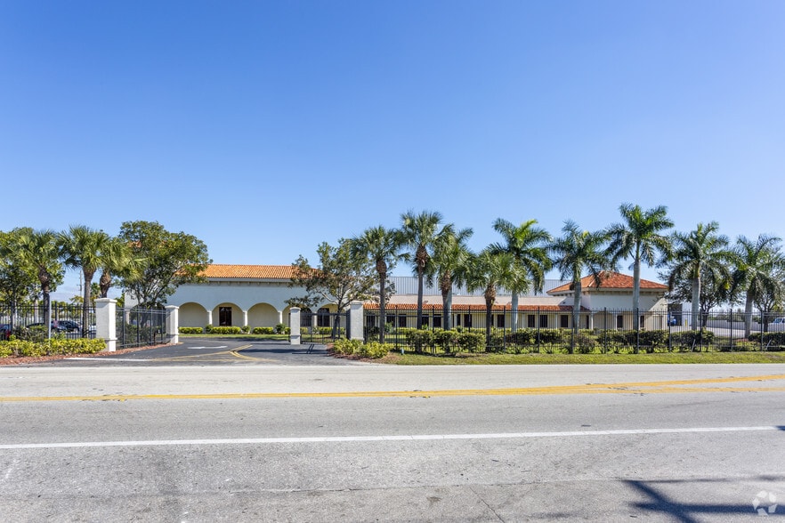 2996 Hanson St, Fort Myers, FL for sale - Primary Photo - Image 1 of 4
