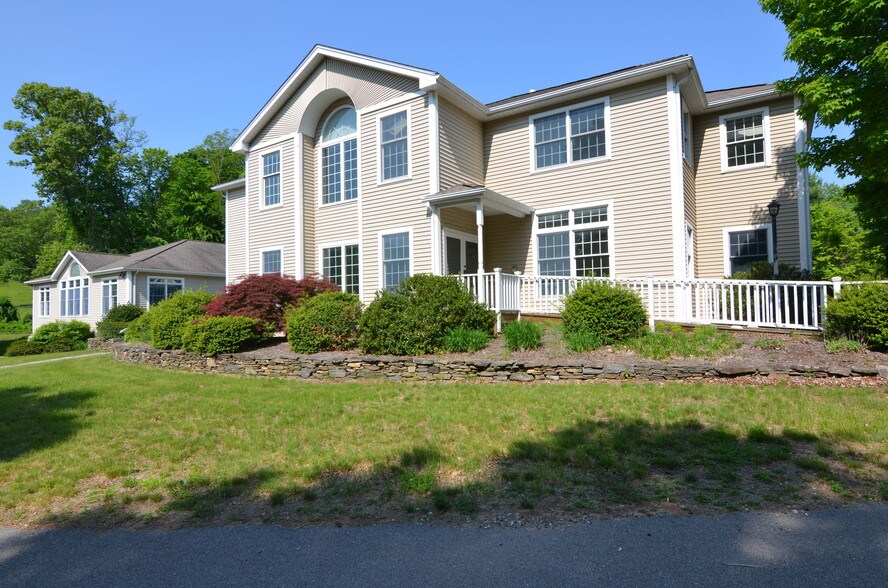 7 Island Dock Rd, Haddam, CT for sale - Building Photo - Image 1 of 1