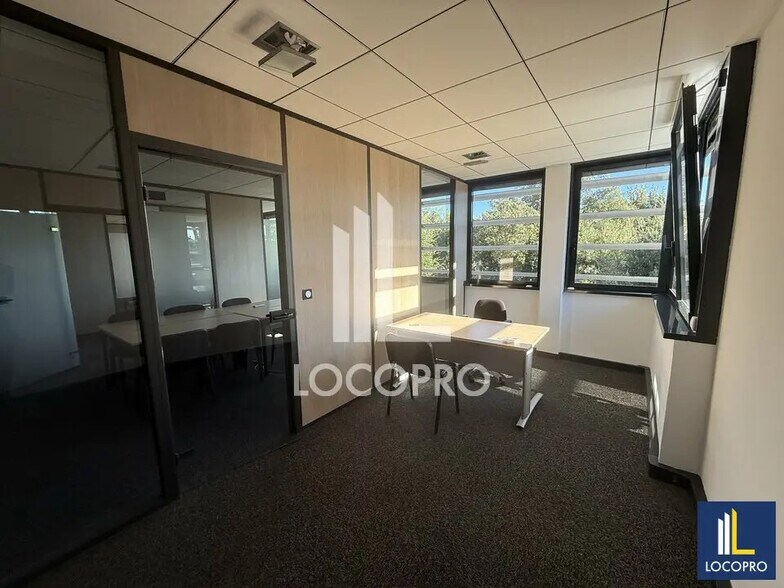 Office in SOPHIA ANTIPOLIS for lease - Building Photo - Image 2 of 7