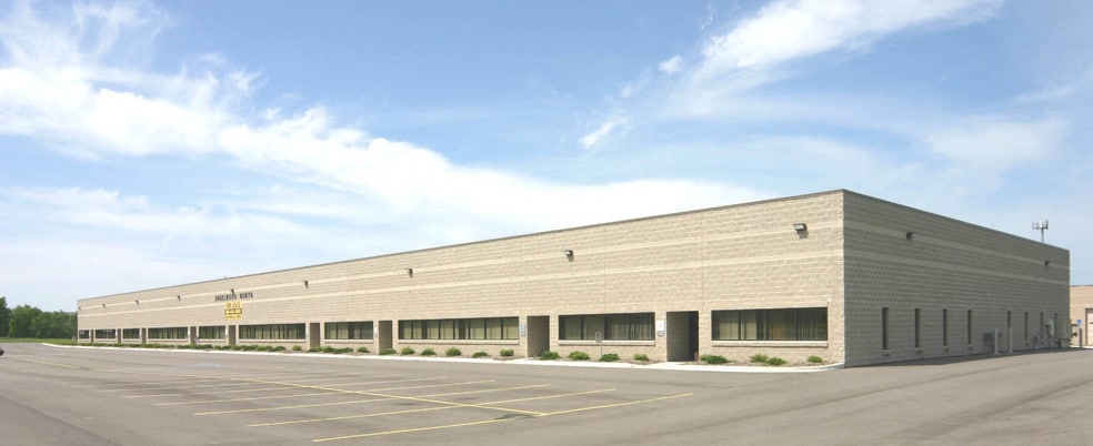 1030-1032 N Crooks Rd, Clawson, MI for lease - Building Photo - Image 3 of 8