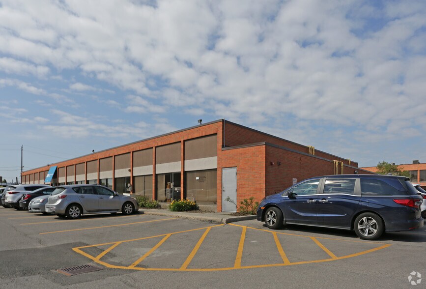 520-600 Champagne Dr, Toronto, ON for lease - Primary Photo - Image 2 of 13