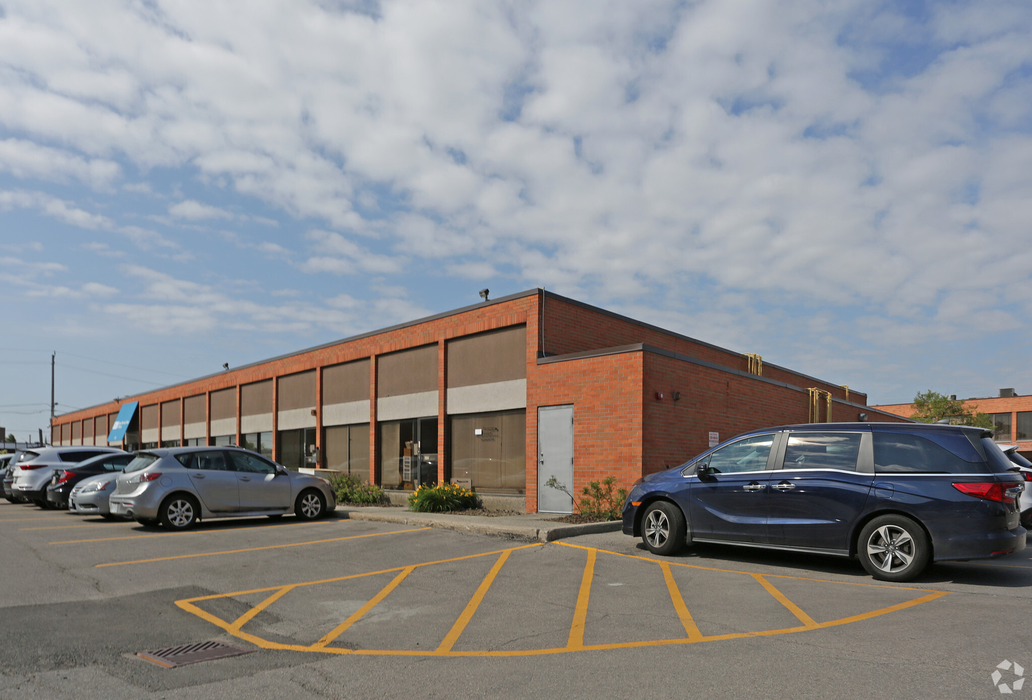 520-600 Champagne Dr, Toronto, ON for lease Primary Photo- Image 1 of 6