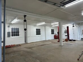 5639 Montgomery Rd, Cincinnati, OH for lease Interior Photo- Image 1 of 8