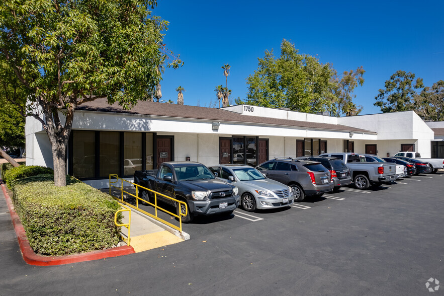 1710 W Cameron Ave, West Covina, CA for lease - Building Photo - Image 3 of 8