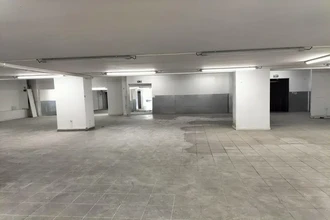 Retail in Marseille for lease Interior Photo- Image 2 of 6