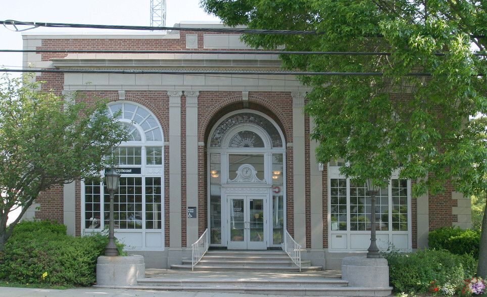 21 E Main St, Clinton, CT for sale - Primary Photo - Image 1 of 1