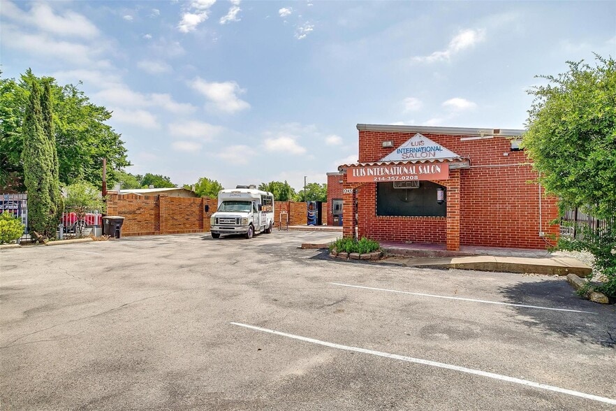 9738 Brockbank Dr, Dallas, TX for sale - Building Photo - Image 2 of 7