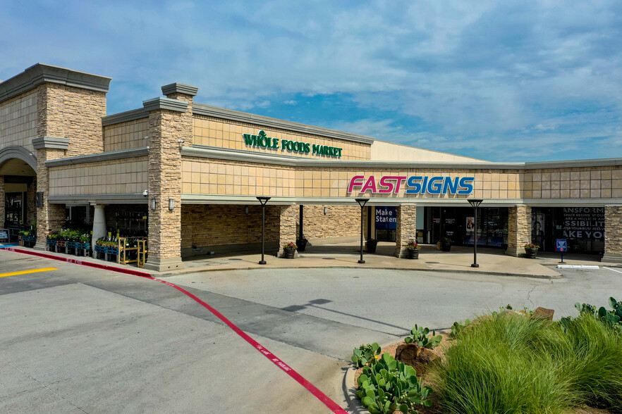 801-841 E Lamar Blvd, Arlington, TX for lease - Building Photo - Image 1 of 9