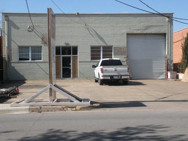 961 Slocum St, Dallas, TX 75207