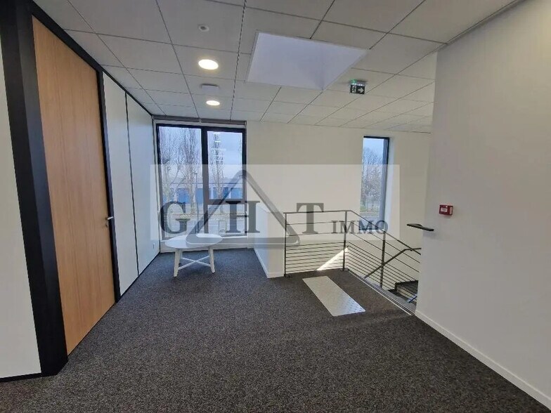 Industrial in La Courneuve for lease - Interior Photo - Image 2 of 7