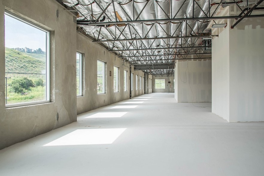 18-68 Rio Rancho Rd, Pomona, CA for lease - Interior Photo - Image 2 of 16