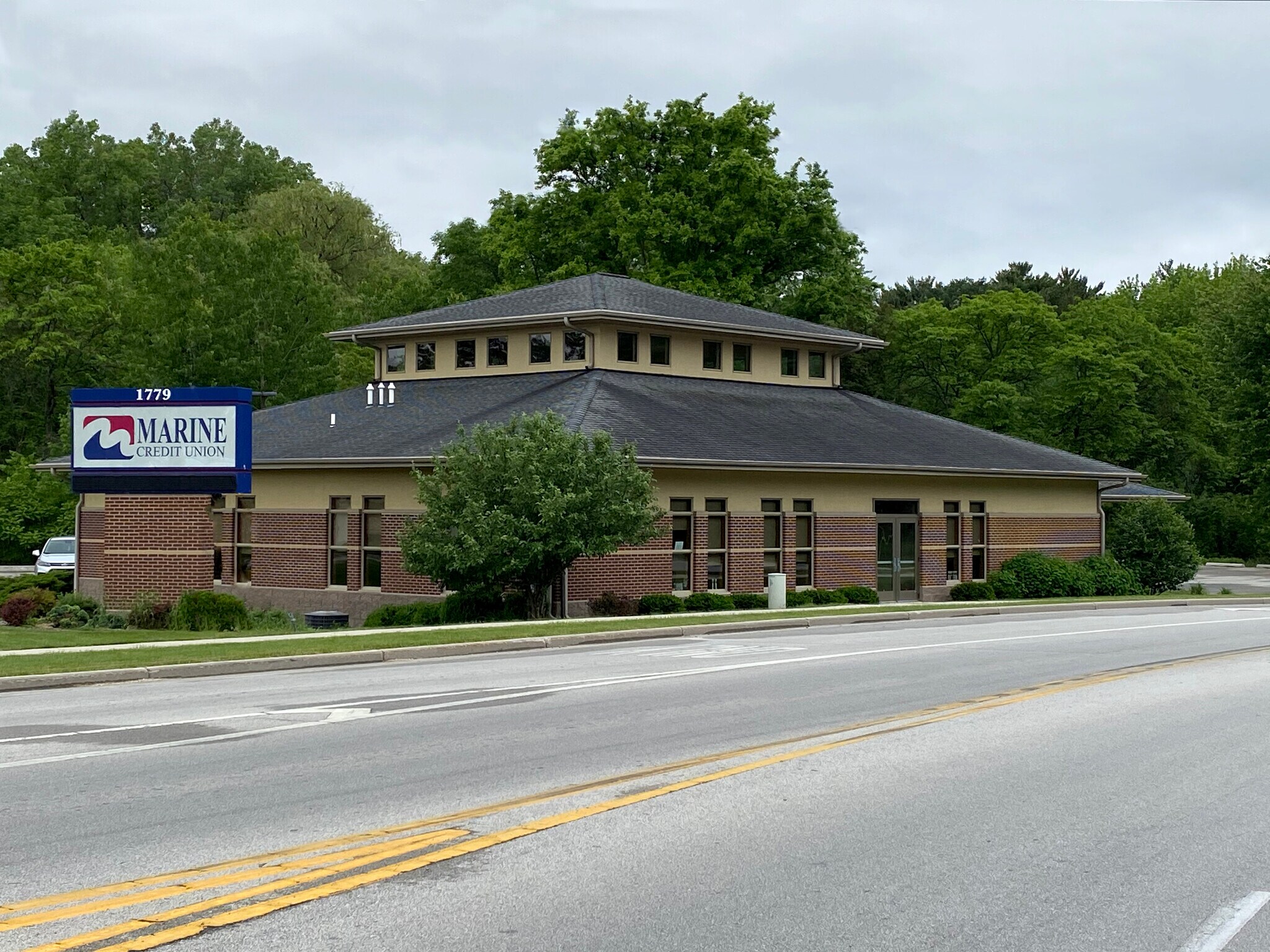 1779 School Ln, Suamico, WI for sale Primary Photo- Image 1 of 1