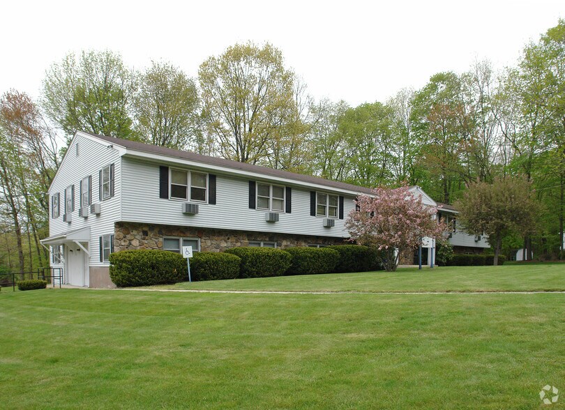 28 Professional Park Rd, Storrs Mansfield, CT 06268