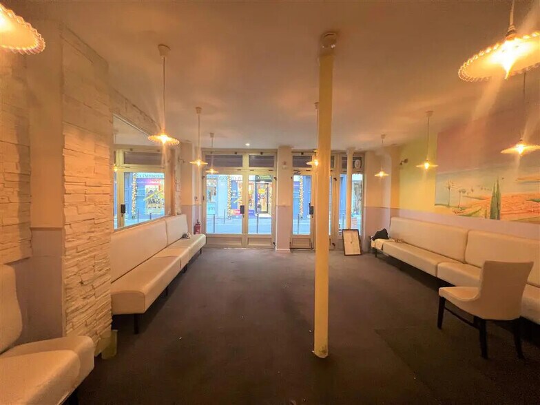 Retail in Paris for lease - Building Photo - Image 2 of 6