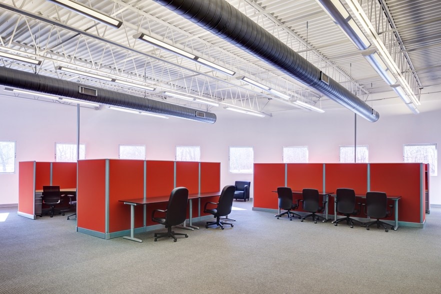 104 Windsor Center Dr, East Windsor, NJ for lease - Interior Photo - Image 2 of 8