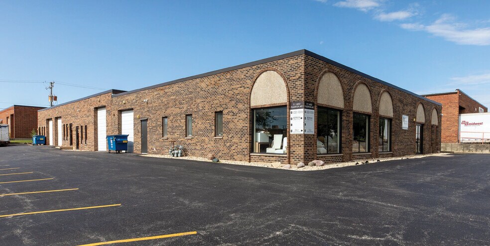 711 W Fullerton Ave, Addison, IL for lease - Building Photo - Image 1 of 25