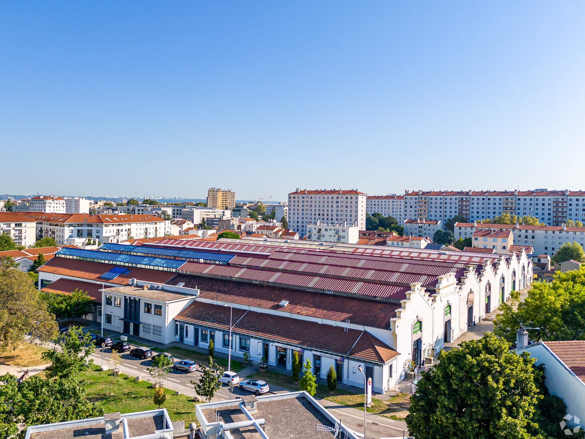 Flex in Lyon for lease Primary Photo- Image 1 of 4