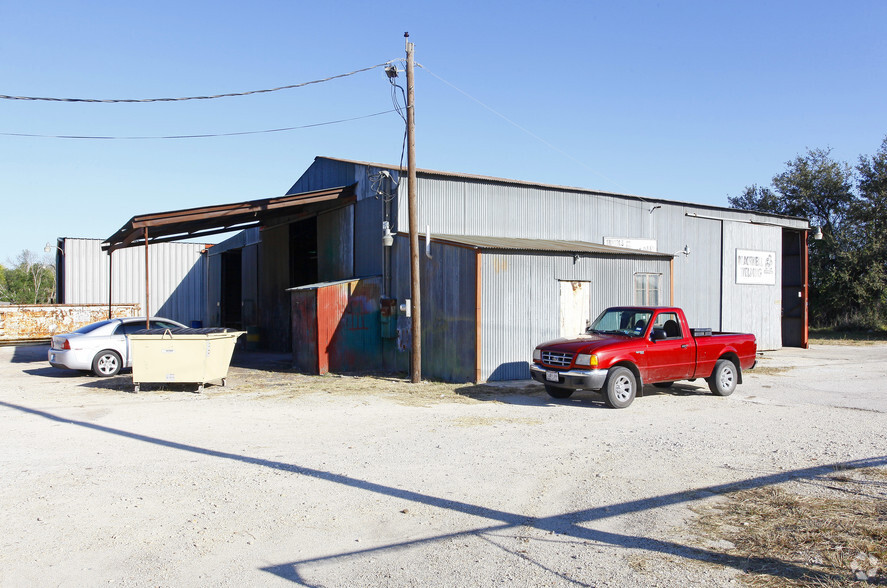 4710 IH-35 South Fwy, New Braunfels, TX for lease - Building Photo - Image 3 of 12