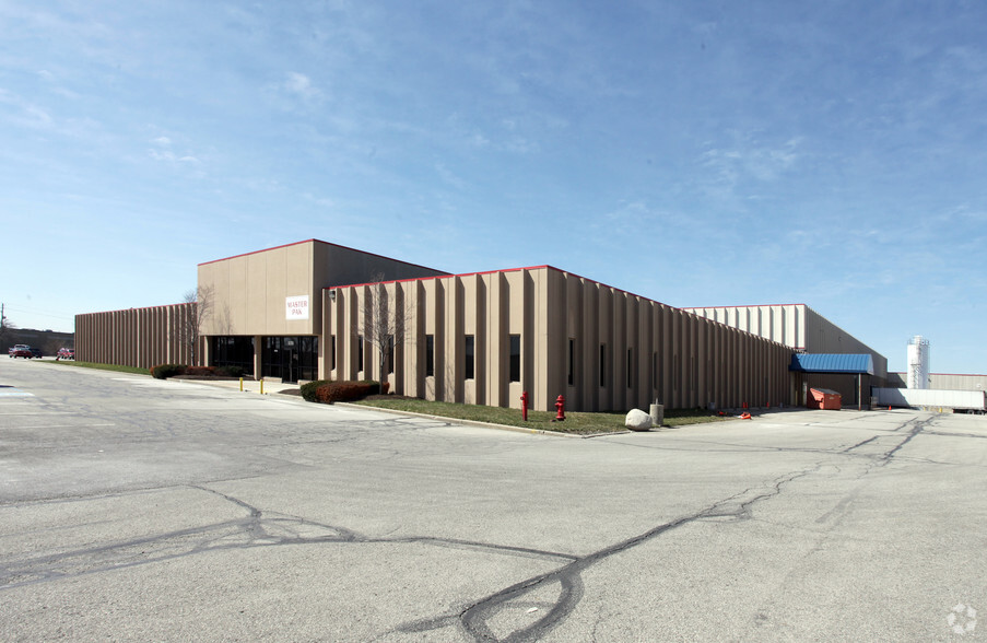 8250-8258 Zionsville Rd, Indianapolis, IN for lease - Primary Photo - Image 1 of 7