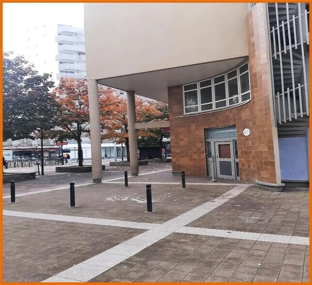 13 Place Des Pianos, Saint-Denis for lease - Building Photo - Image 2 of 5